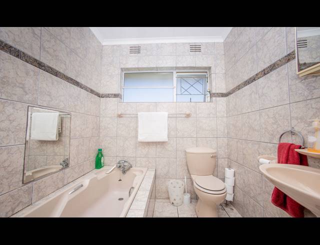 4 BEDROOM HOUSE FOR SALE IN QUEENSBERRY BAY